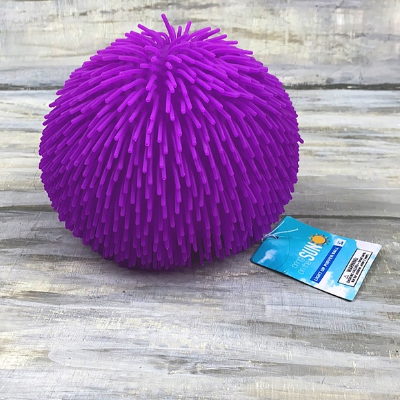 NWT Purple Light Up Puffer Ball Toy Glow-In-The-Dark Squishy Bouncy Ball Ages 3+ - Picture 5 of 9